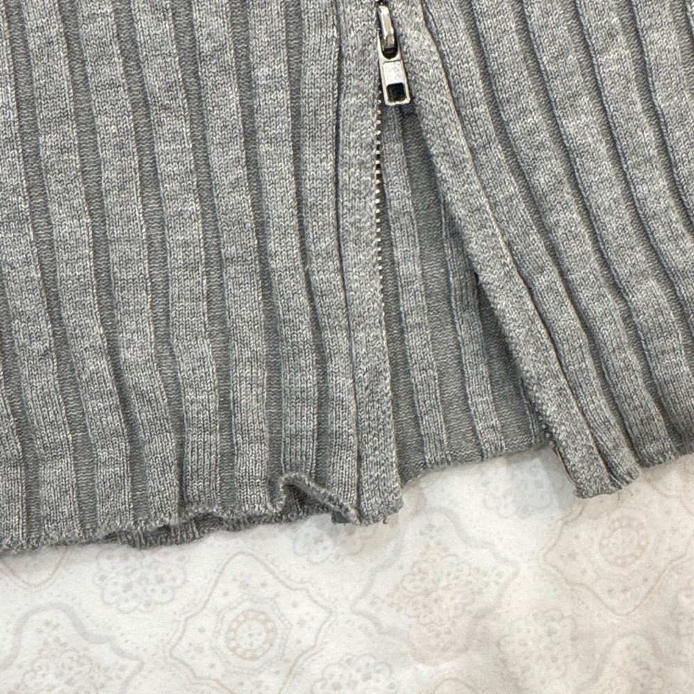 Gray Ribbed Knit Zipper Crop Top - Picture 7 of 7